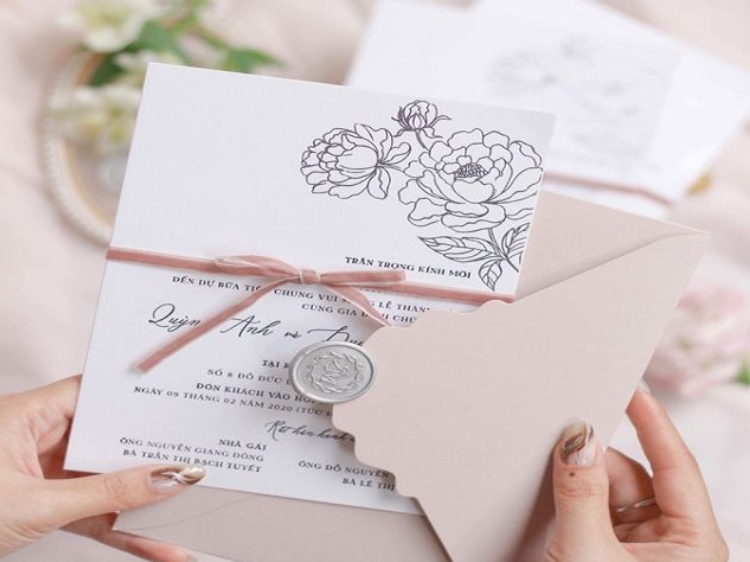 Thiệp màu hồng pastel có nơ và in sáp