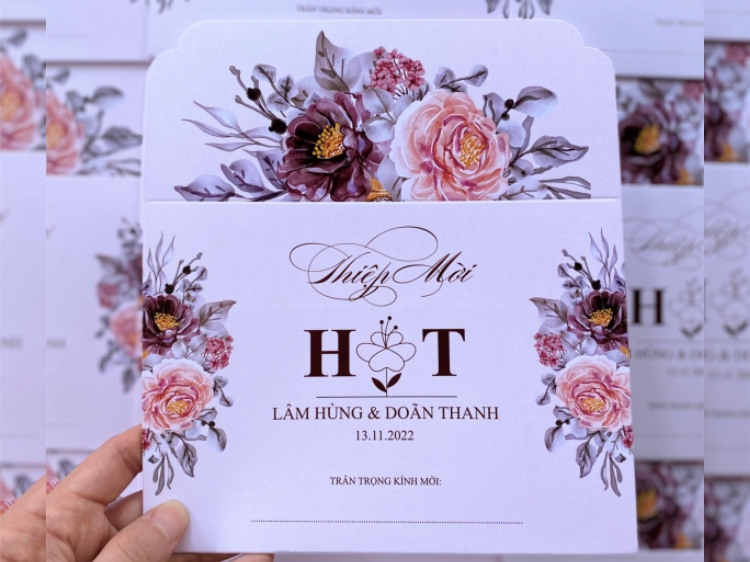 In thiệp cưới theo yêu cầu có đắt không?