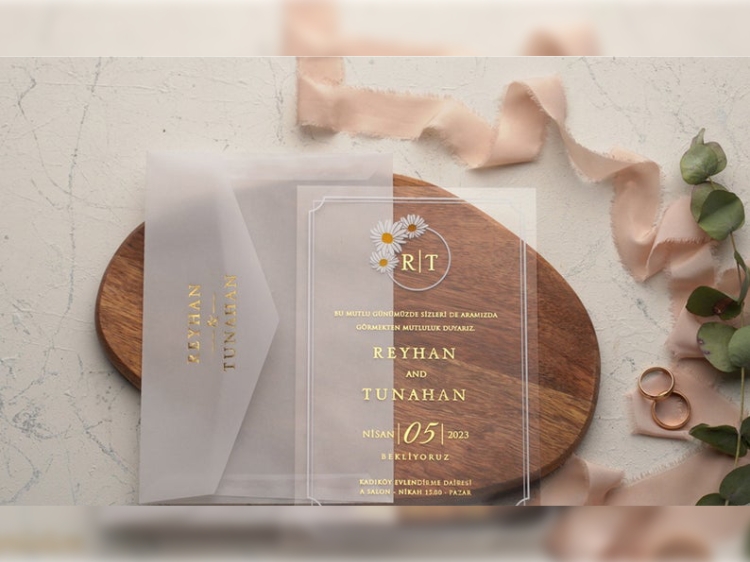 Thiệp cưới trong suốt