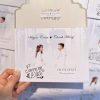 thiep-cuoi-mau-trang-xanh-nhat-pastel-dep-in-hinh-cuoi-co-dau-chu-re-gia-re-thu-duc