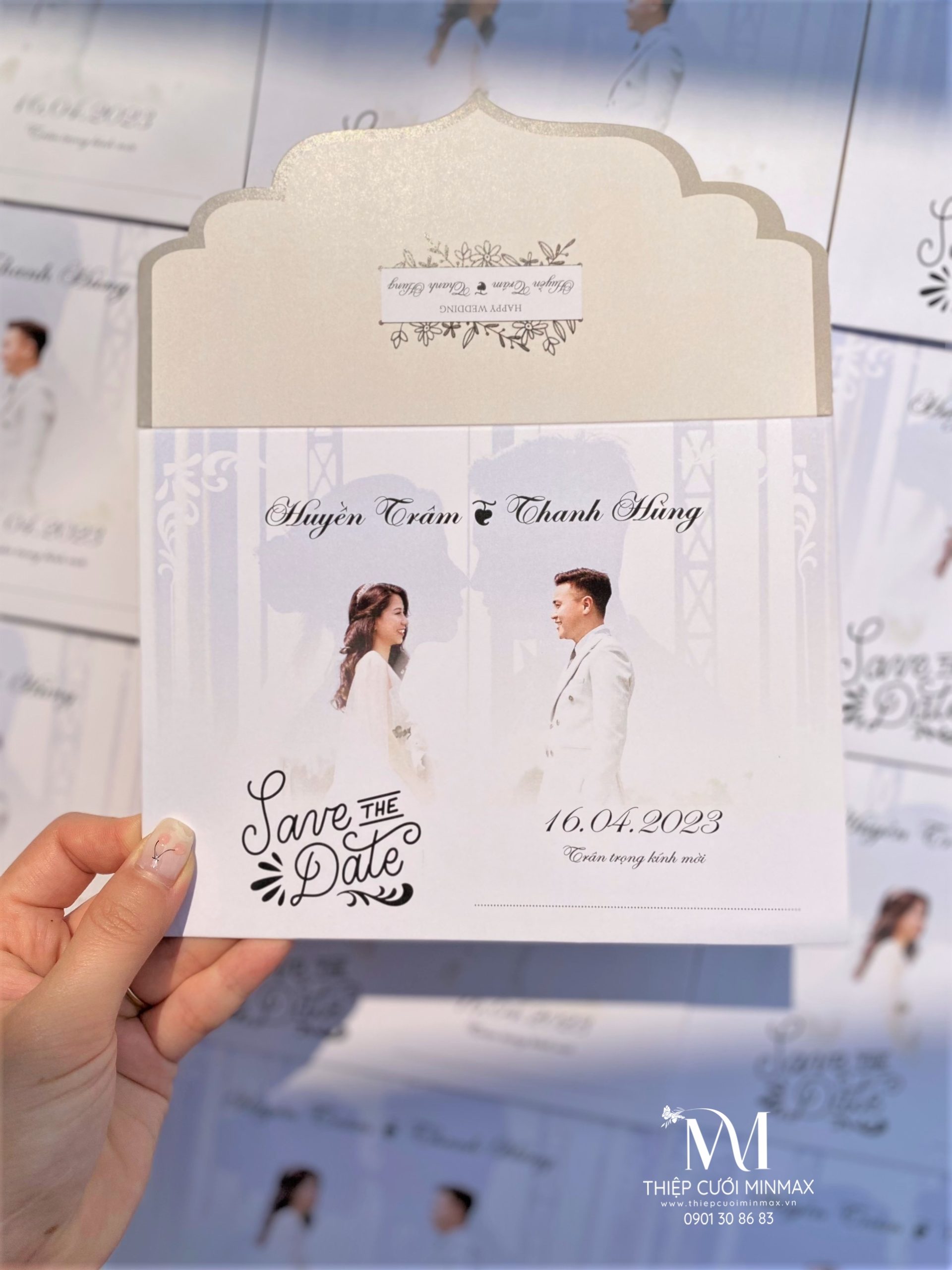thiep-cuoi-mau-trang-xanh-nhat-pastel-dep-in-hinh-cuoi-co-dau-chu-re-gia-re-thu-duc thiep-cuoi-mau-trang-xanh-nhat-pastel-dep-in-hinh-cuoi-co-dau-chu-re-gia-re-thu-duc