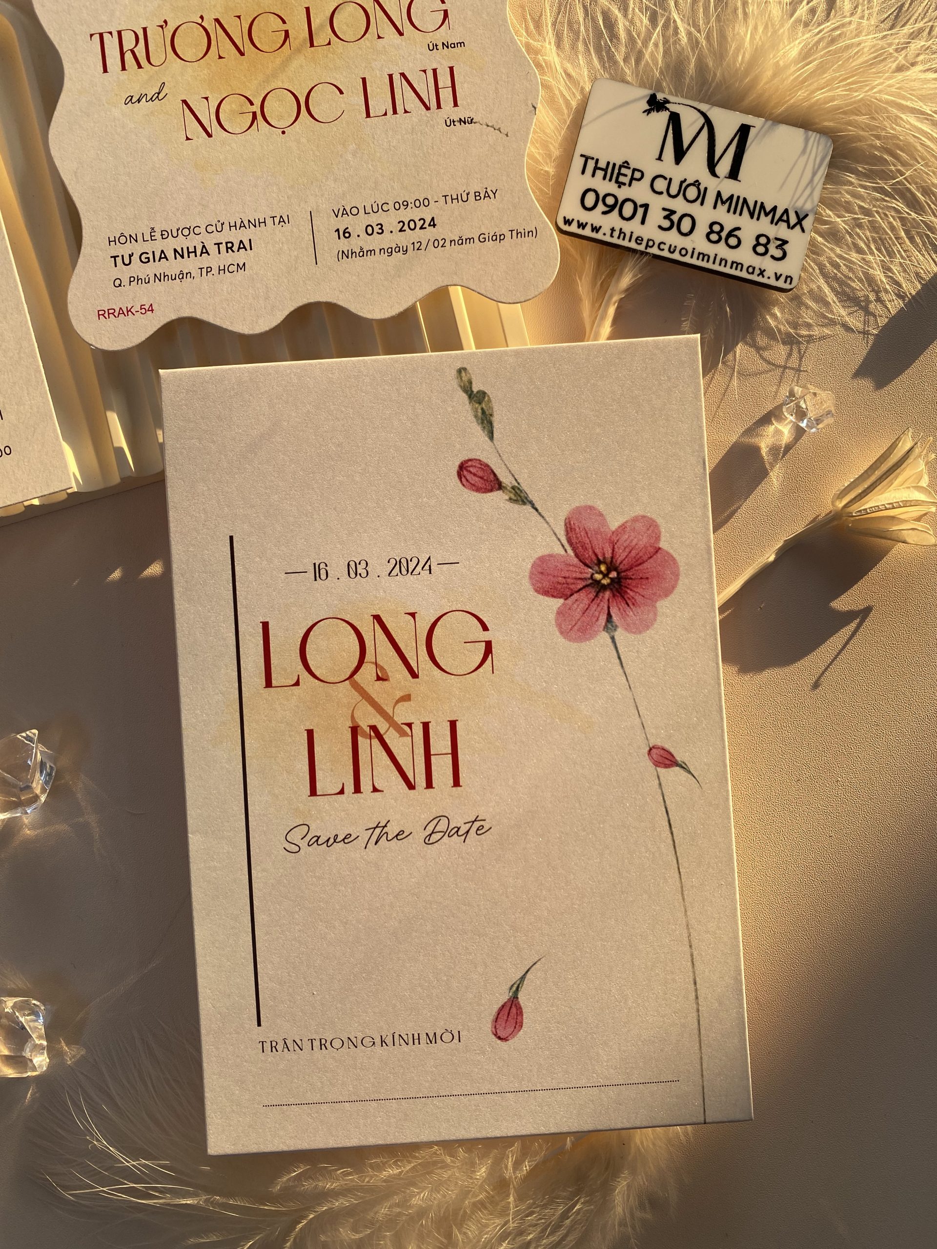 thiep-cuoi-tong-vang-trang-kem-hong-do-nhe-nhang-tinh-te-don-gian-sang-trong-gia-re-thu-duc-1 thiep-cuoi-tong-vang-trang-kem-hong-do-nhe-nhang-tinh-te-don-gian-sang-trong-gia-re-thu-duc
