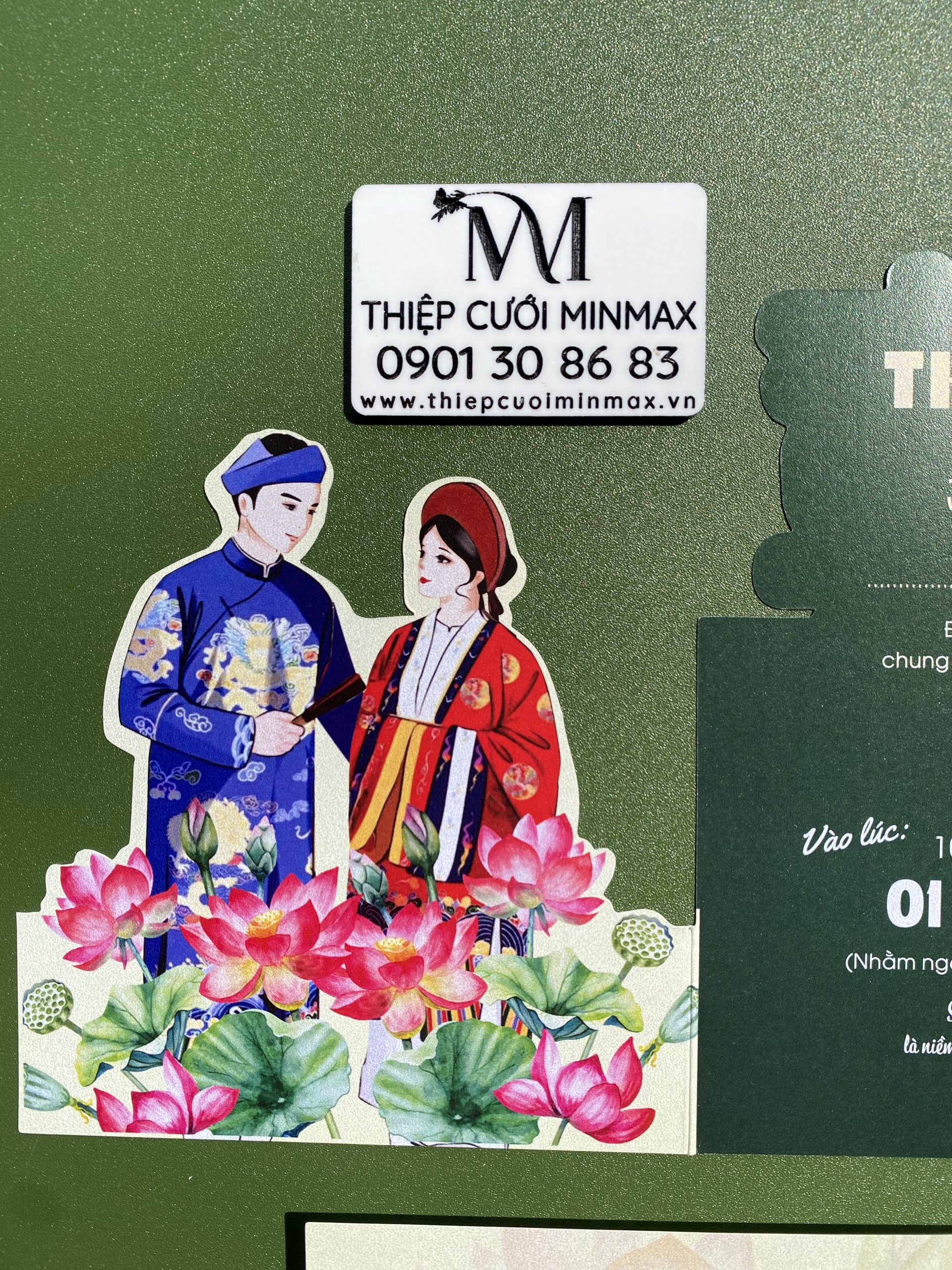 thiep-cuoi-gap-ba-chi-bi-mau-xanh-chu-hy-hoa-sen-dep-la-mat-hien-dai-gia-re-thu-duc-1 thiep-cuoi-gap-ba-chi-bi-mau-xanh-chu-hy-hoa-sen-dep-la-mat-hien-dai-gia-re-thu-duc