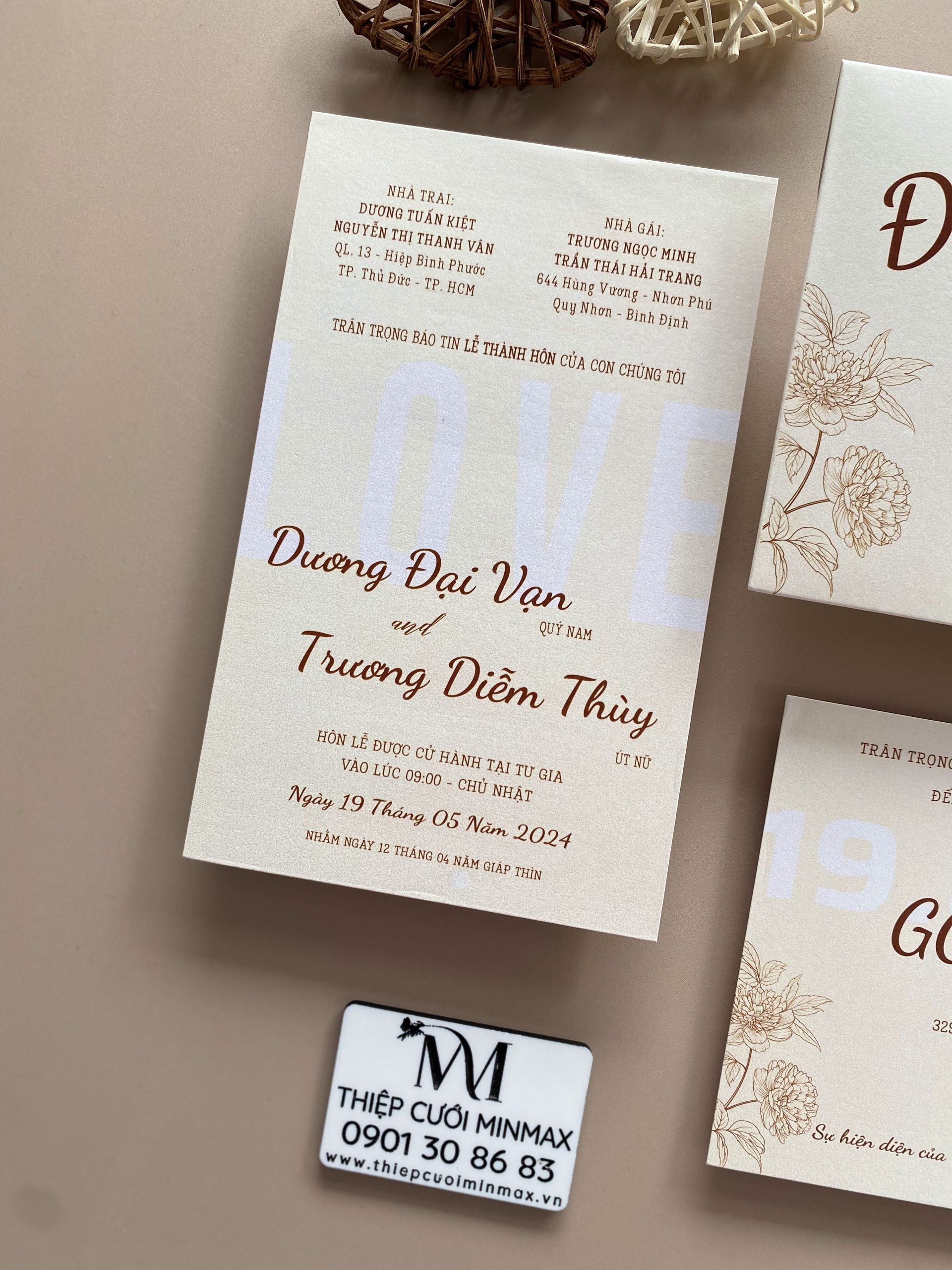 thiep-cuoi-don-gian-hien-dai-cap-nhat-mau-moi-nhat-dep-gia-re-thu-duc-tp-hcm-2 thiep-cuoi-don-gian-hien-dai-cap-nhat-mau-moi-nhat-dep-gia-re-thu-duc-tp-hcm