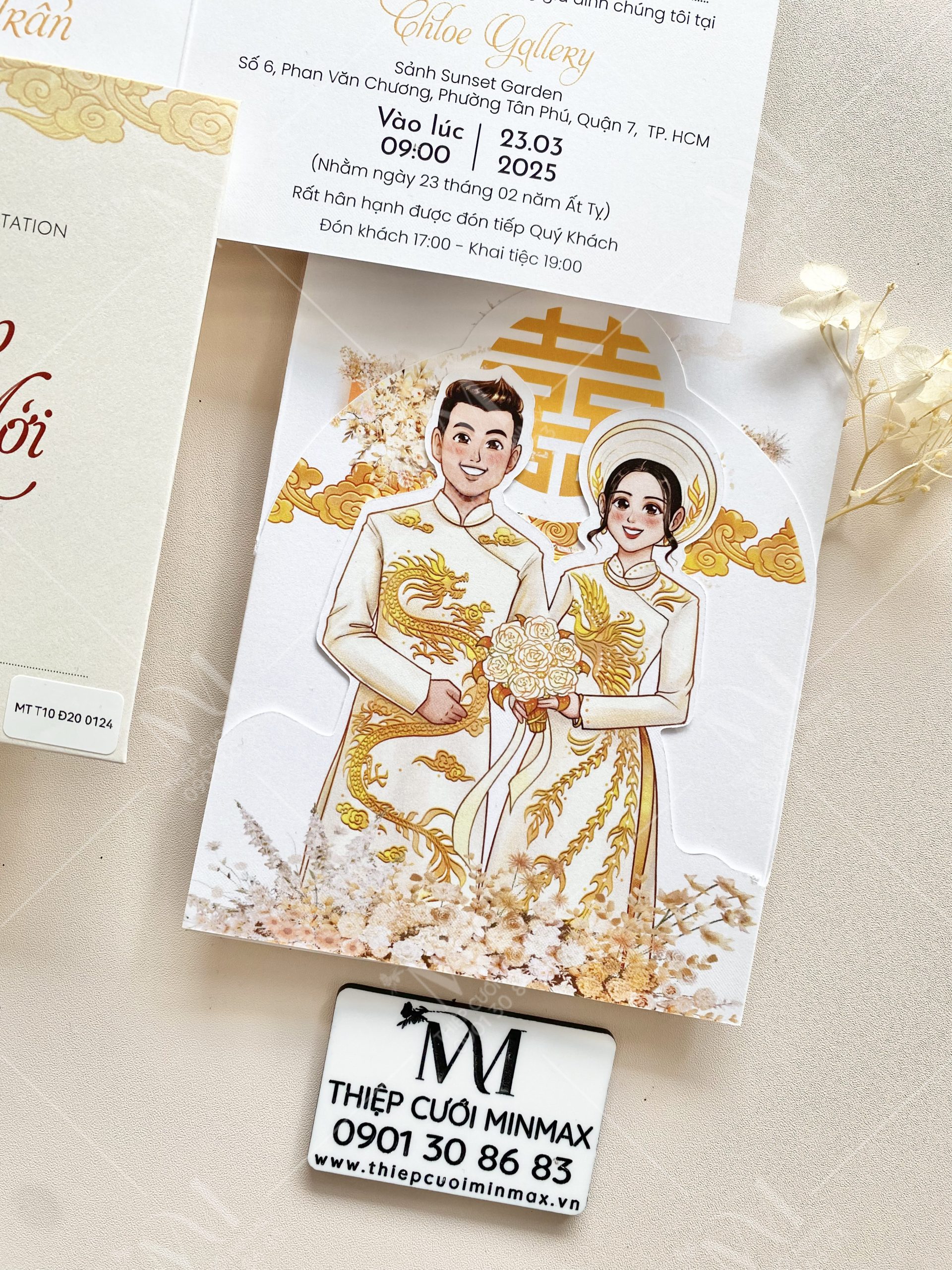 thiep-cuoi-tone-vang-chi-bi-gap-3-co-phuc-viet-phuc-ao-dai-be-cat-dep-gia-re-thu-duc-tp-hcm-1 thiep-cuoi-tone-vang-chi-bi-gap-3-co-phuc-viet-phuc-ao-dai-be-cat-dep-gia-re-thu-duc-tp-hcm