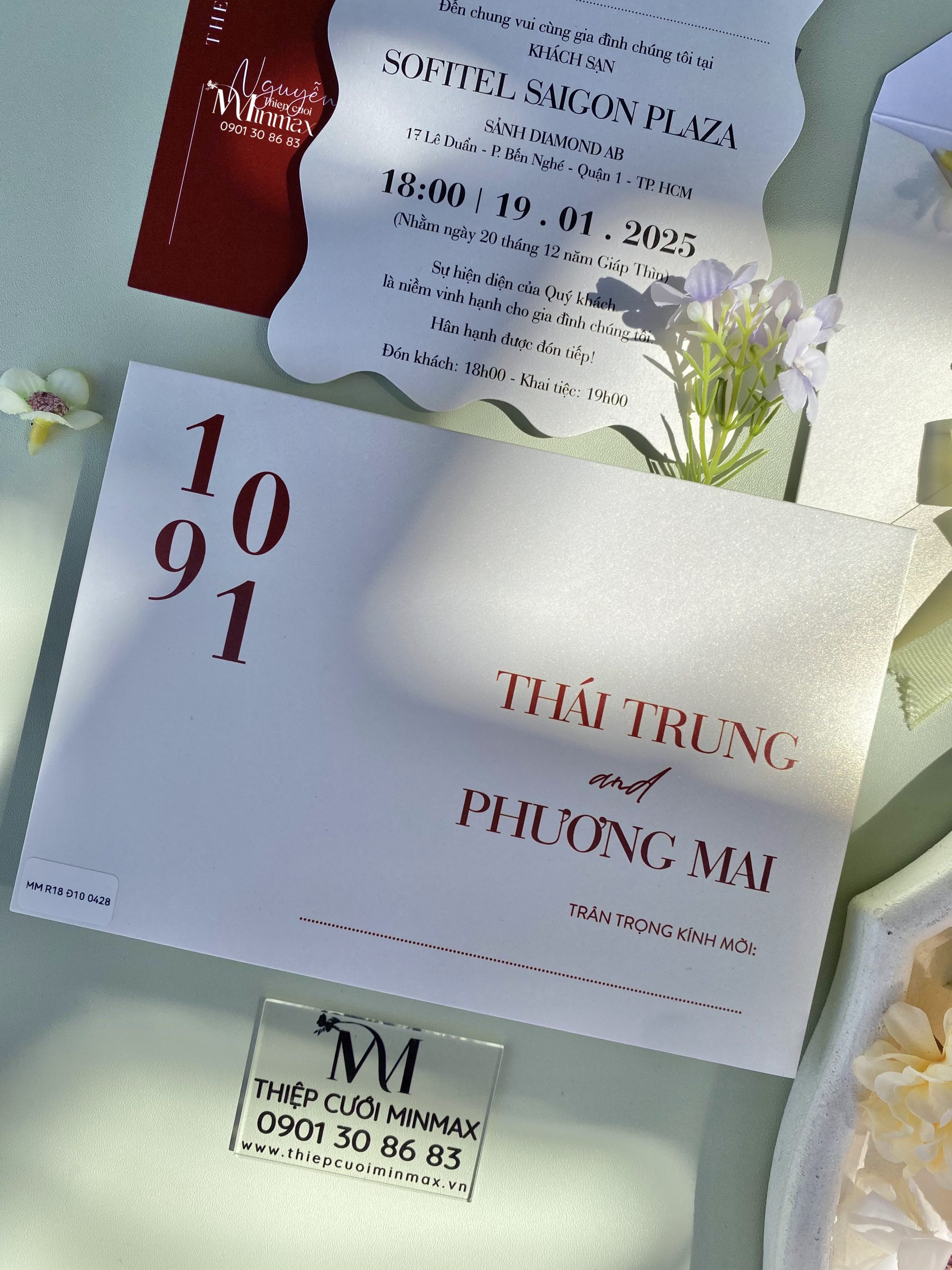 thiep-cuoi-minimalist-mau-do-dep-minmax-thu-duc