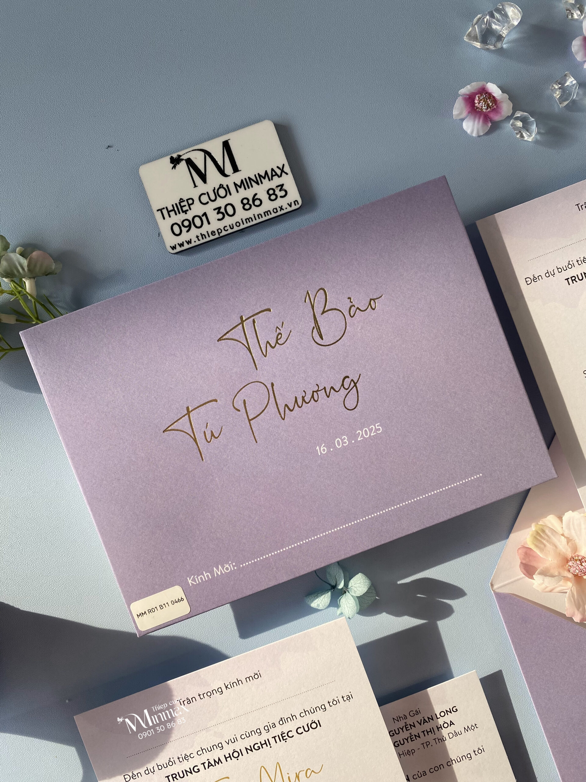 thiep-cuoi-minimalist-mau-tim-dep-gia-re-thu-duc