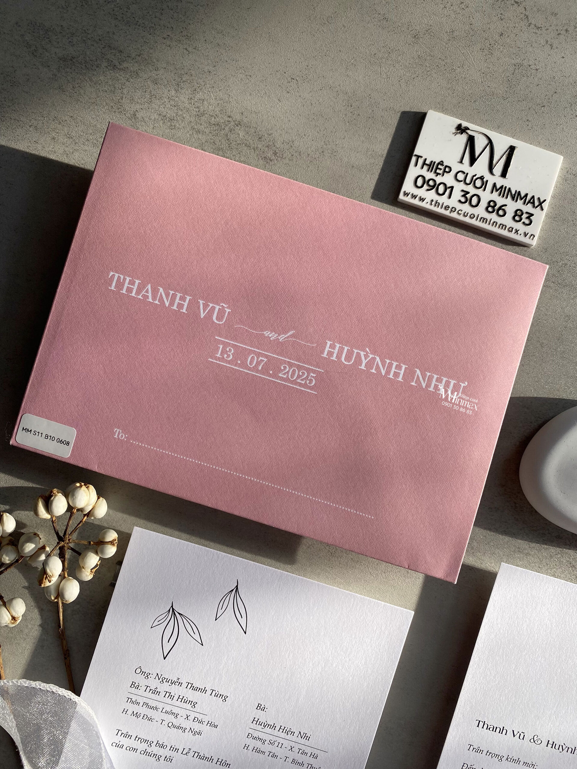 thiep-cuoi-minimalist-hong-dep-gia-re