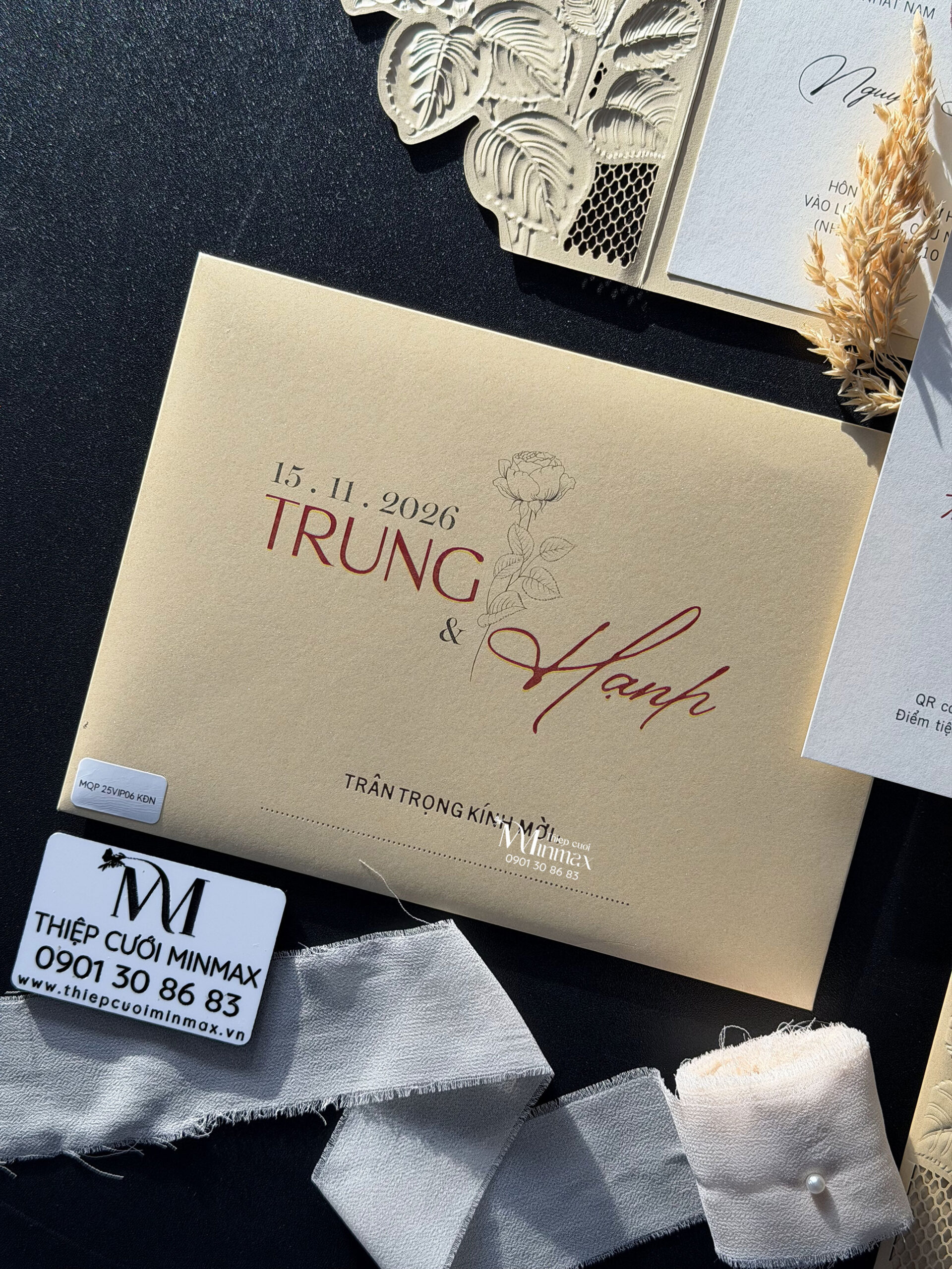 thiep-cuoi-cat-laser-mau-vang-dep-sang-trong-thu-duc