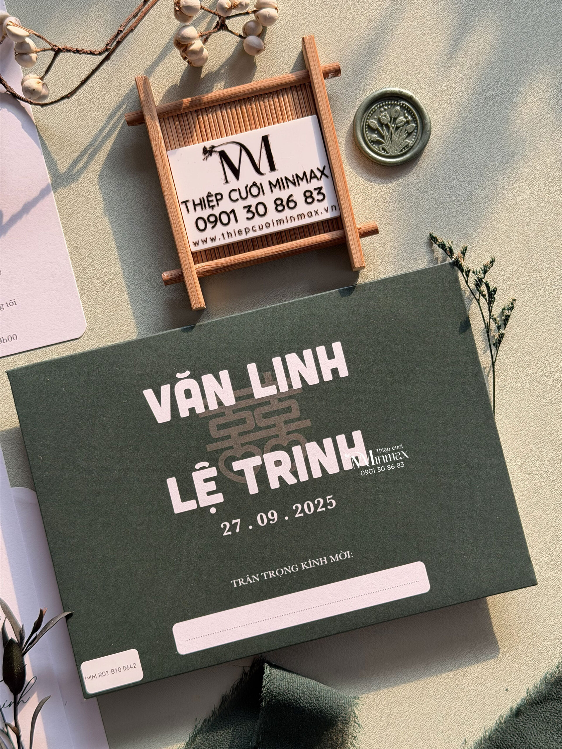 thiep-cuoi-xanh-la-minimalist-dep-gia-re-thu-duc