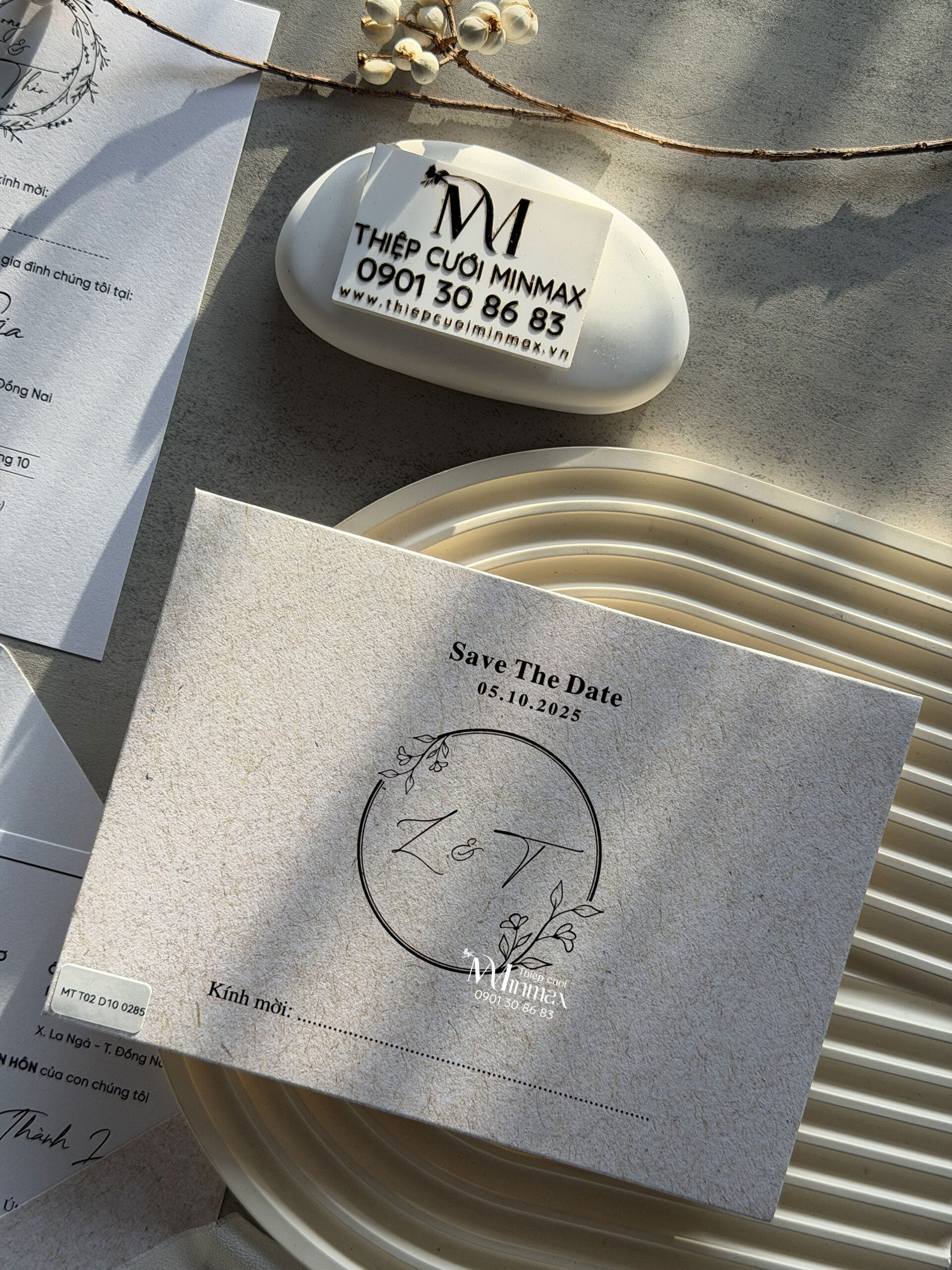 thiep-cuoi-minimalist-mau-be-xam-dep-re-thu-duc-tp-hcm